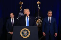 Trump advierte a la recién llegada al poder en Venezuela: "La incertidumbre puede ser muy costosa para ti"