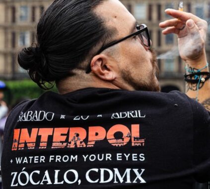 Interpol ilumina el Zócalo: Disfruta en vivo su concierto desde la CDMX