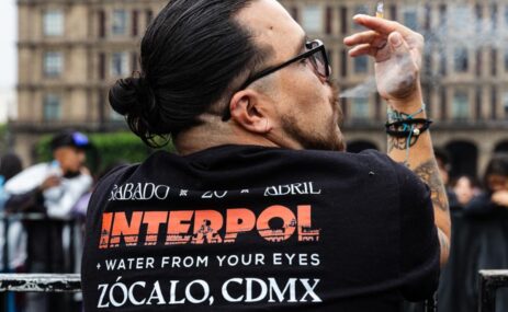 Interpol ilumina el Zócalo: Disfruta en vivo su concierto desde la CDMX