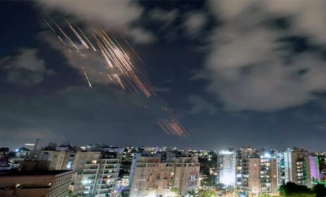 Escalada bélica: Irán sufre un masivo ataque aéreo en tres ciudades clave