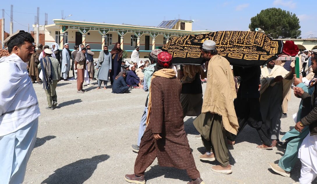 Masacre en Afganistán: Pakistán bombardea hospital de rehabilitación dejando 400 víctimas